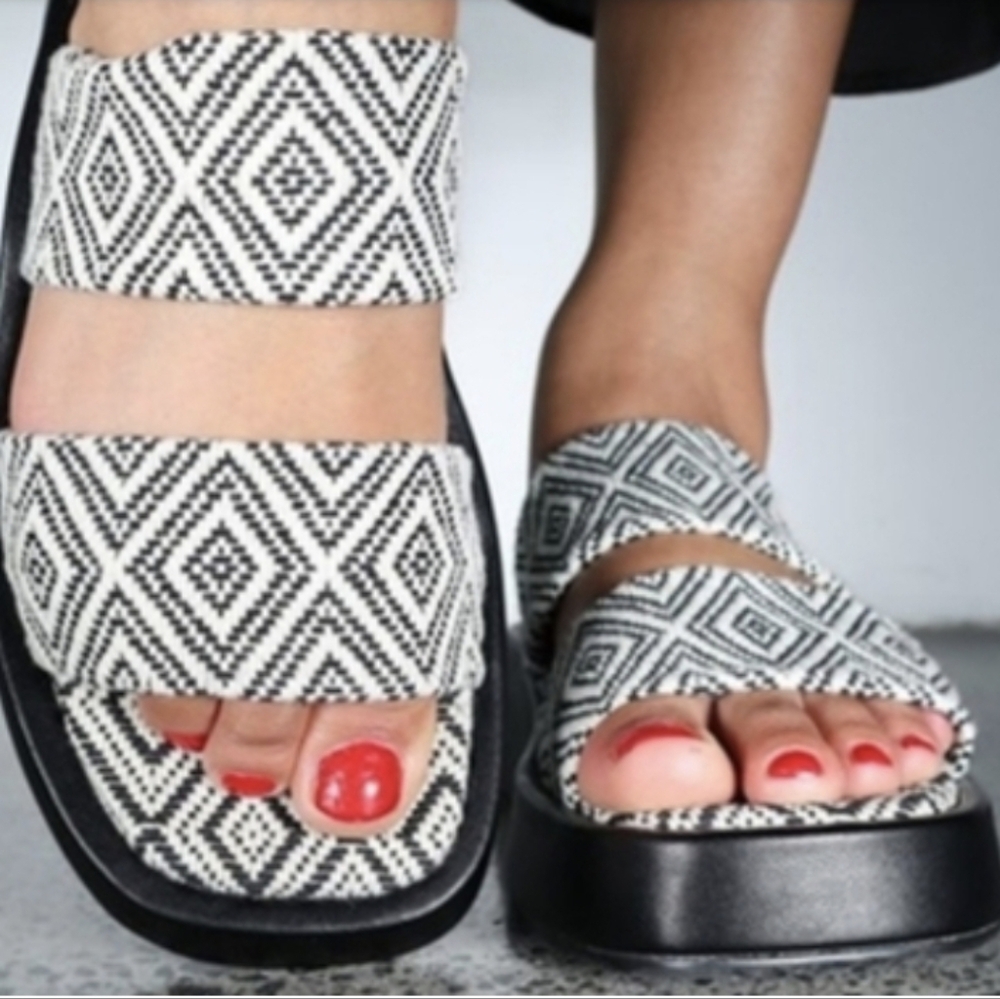 Minx Breeze Aztec Sandals Size 7